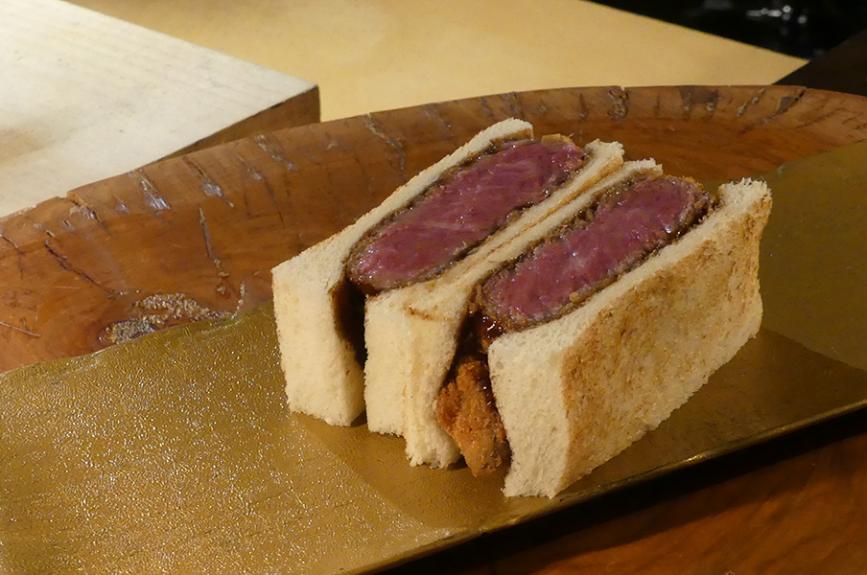 アカミヤコウシ 肉サンド